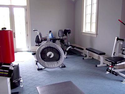 Home gym with equipment